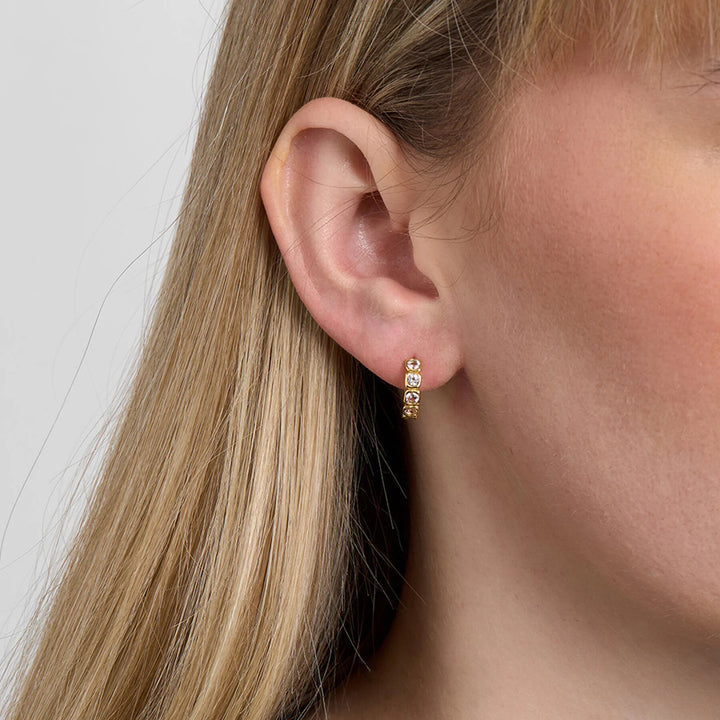 Studio Z Elera Small Hoops – Forgyldte Creoløreringe med Zirkonia – produktbillede 2