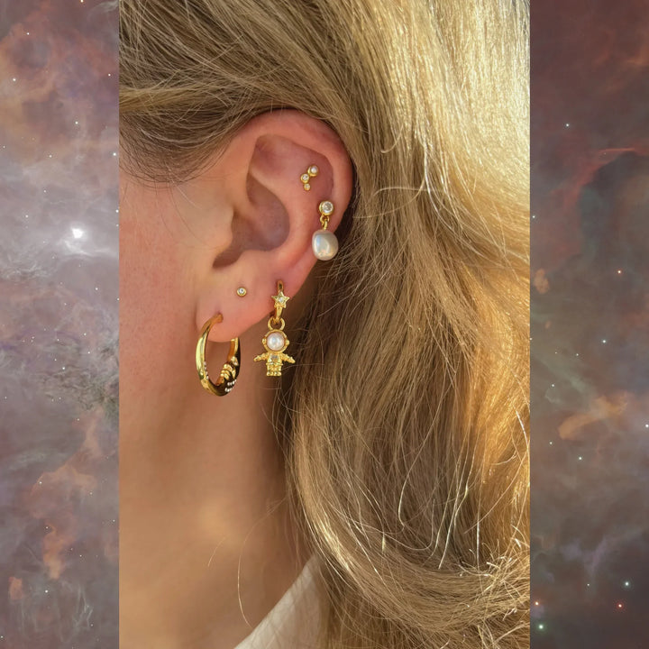 The Earring Shop Trinity Single Ørestik Pearl/White – produktbillede 2