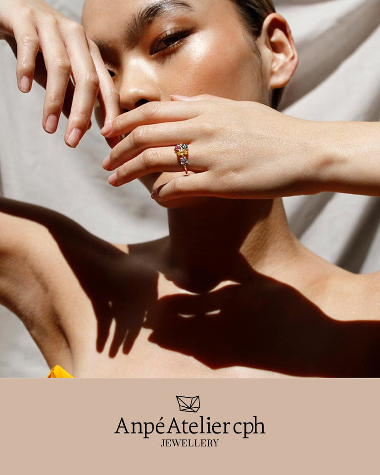 Anpé Atelier cph logo med minimalistisk design og tekst 'JEWELLERY' på beige baggrund, forsidebillede.