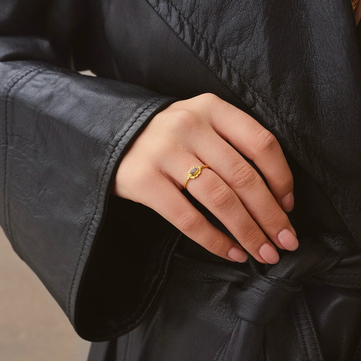Maanesten Lia Forgyldt Ring med Labradorit – produktbillede 2