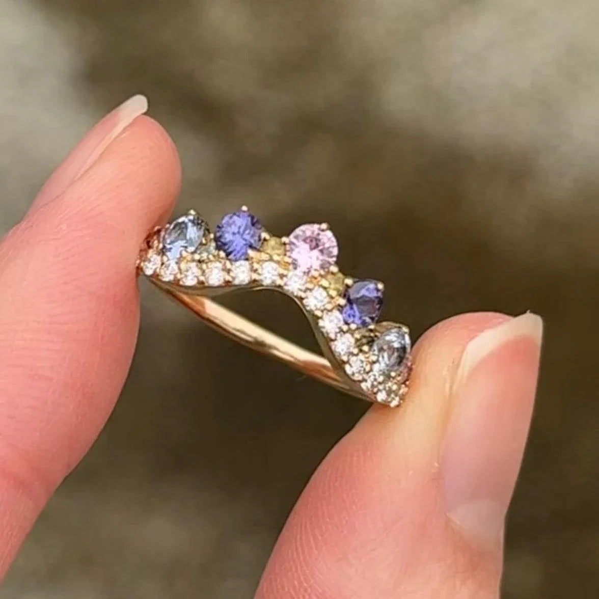 Anpé Atelier Josephine Ring Med Pastel Safirer – 2458-Pastel-001