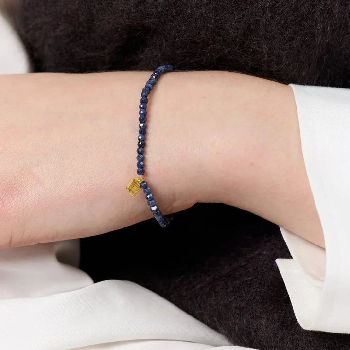 Carré Savannah Armbånd m. Safir – Guldbelagt – produktbillede 2