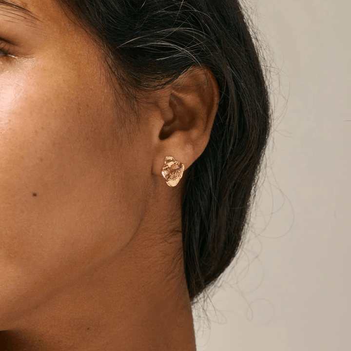 Enamel Maia Small Studs - Forgyldte Ørestikker - E386GM – produktbillede 2