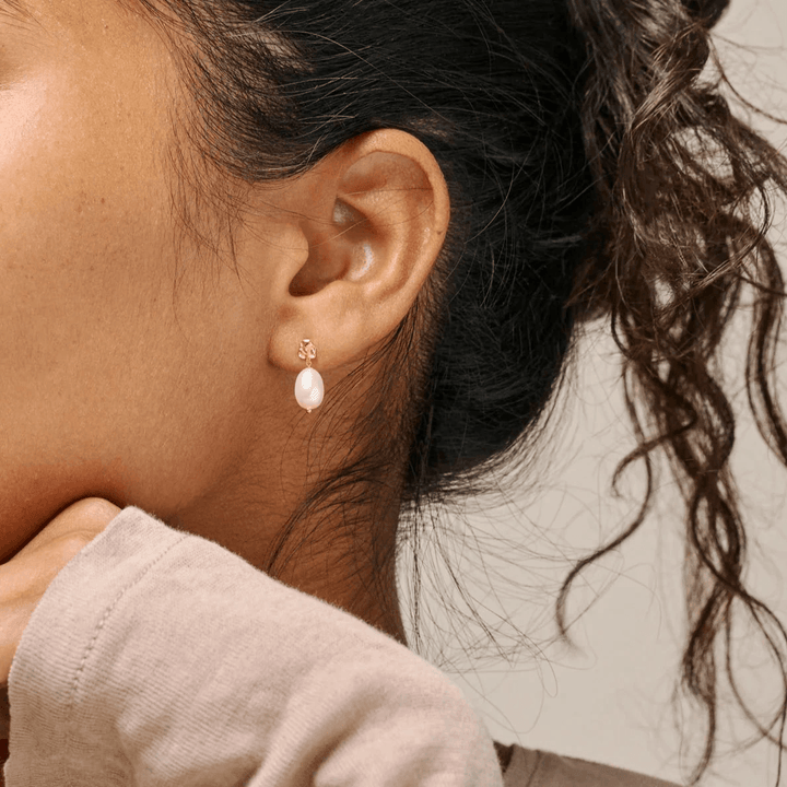Enamel Poe Pearl Studs - E384GM-Pearl – produktbillede 2