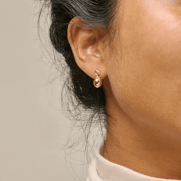 Enamel Poe Studs - Forgyldte Ørestikker - E385GM – produktbillede 2