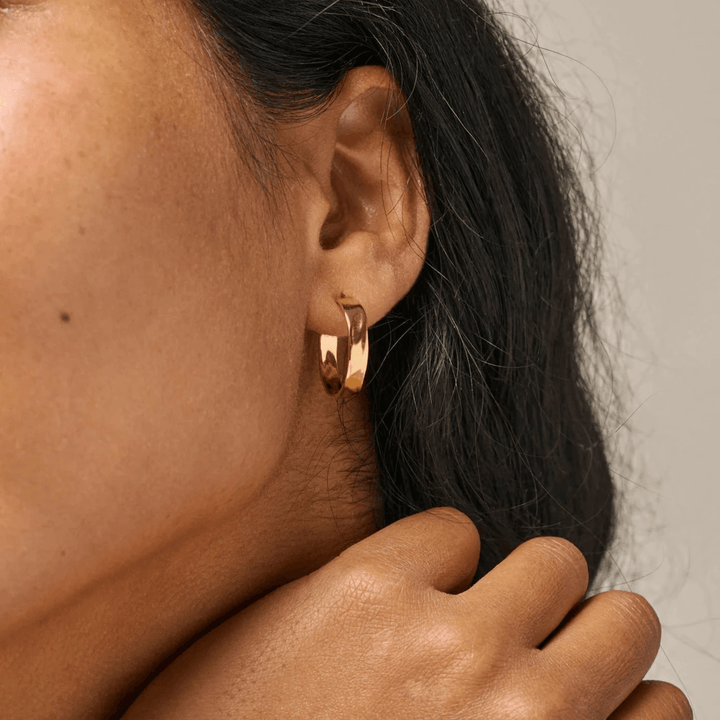 Enamel Sandra Narrow Forgyldte Hoops 18 mm - E392G – produktbillede 2