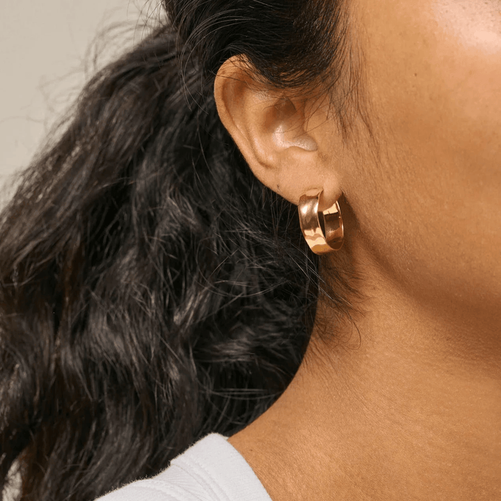 Enamel Sandra Wide Forgyldte Hoops 20 mm - E393G – produktbillede 2