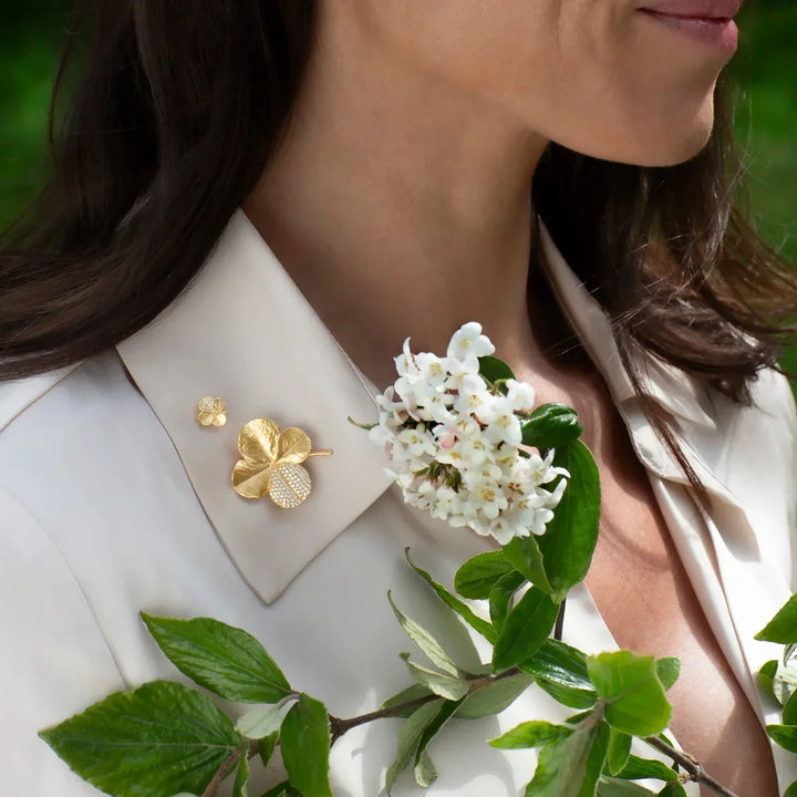 Flora Danica Firkløver Broche Med Pavé Forgyldt – produktbillede 2