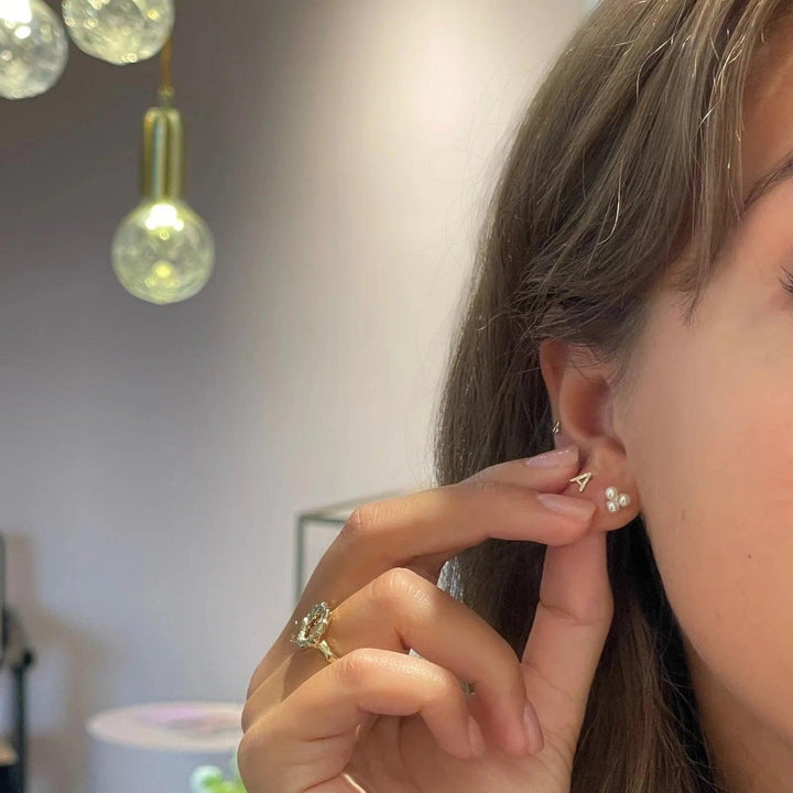 Jeberg Jewellery Cordelia Triple Pearl Stud – produktbillede 2