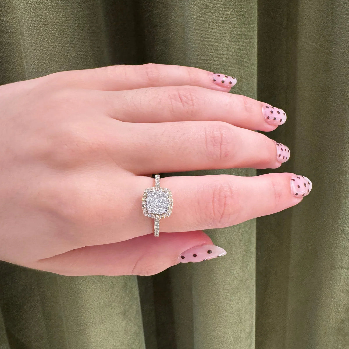 Mads Z Stellaire 14kt Cushion Ring 0.65ct W.Si – produktbillede 2