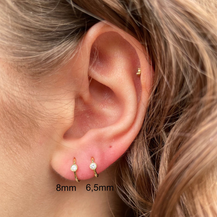 MARIA TASH 8mm Scalloped Diamond Hoop Clicker – produktbillede 2