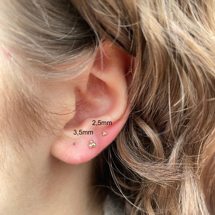 MARIA TASH Large Three Ball Trinity Threaded Stud 3,5mm – produktbillede 2
