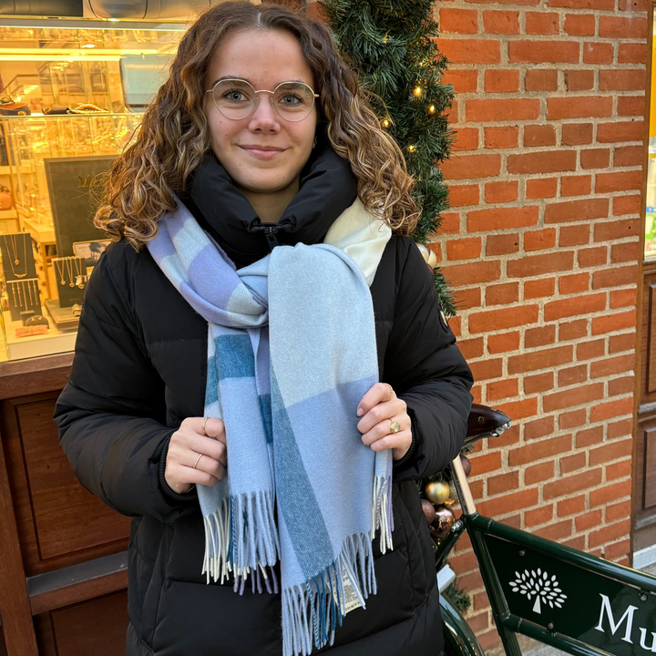 Mulberry Large Check Merino Wool Scarf Poplin Blue-White – produktbillede 2