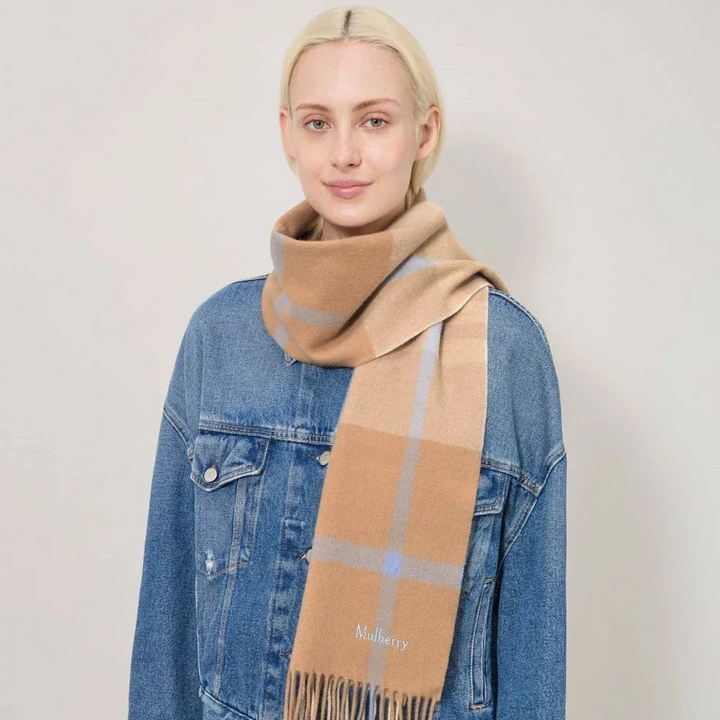 Mulberry Small Check Merino Wool Scarf Camel & Poplin Blue – produktbillede 2
