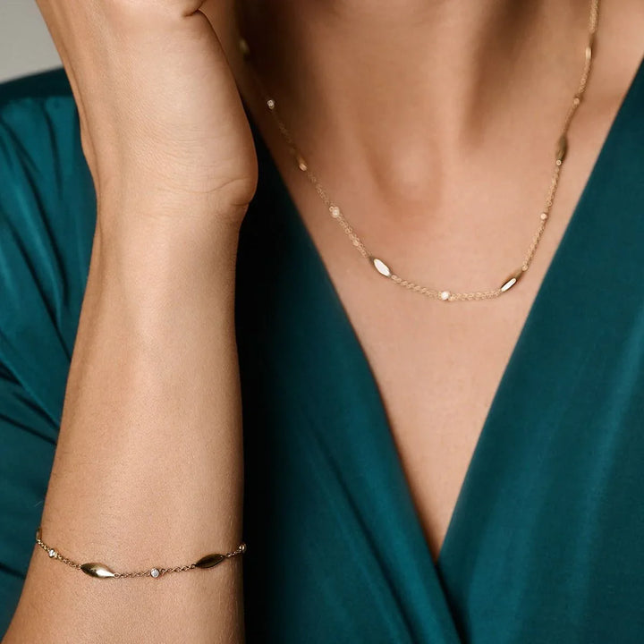 Nuran Leaves 14kt Armbånd 0.10ct W.Si – produktbillede 2