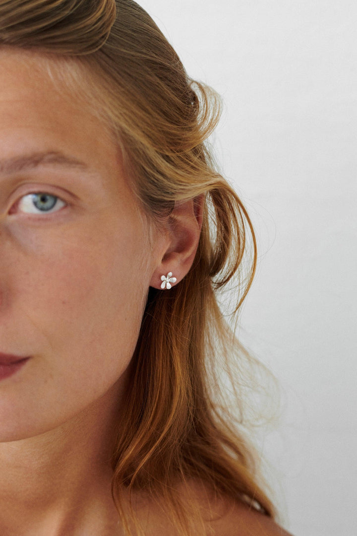 Pernille Corydon Wild Poppy Ørestikker I Sølv – produktbillede 2