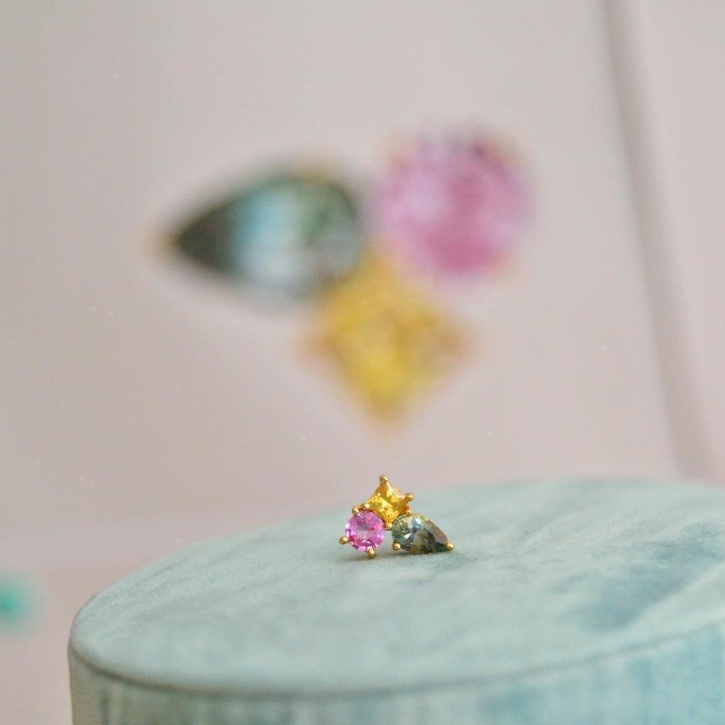 Anpé Atelier Unika Varnaya Ørestik med Safir – 23-Customized